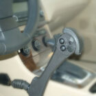 Leva D907P para frenar vehículos adaptados