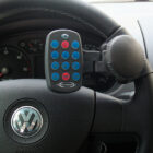 Centralita mandos rayos infrarrojos d1094-fr instalado en volante de vehículo