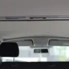 Vista ampliada de la elevación interior del techo del vehículo adaptado