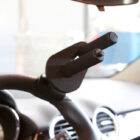 Empuñadora con dos pomos a la derecha del volante