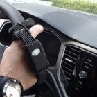 Acelerador inalámbrico FLY instalado en coche