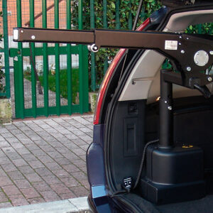 Grúa H-TRAN de Guidosimplex instalada en vehículo adaptado