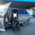 Grua Elive con almacenamiento lateral de silla de ruedas