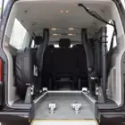 Vista interior del Volkswagen T5/T6 adaptado con rebaje