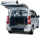 Peugeot Partner adaptado con rebaje de suelo y rampa plegada