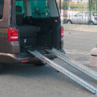 Rampa portátil F-TRAN instalada en furgoneta adaptada