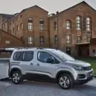 Vista lateral del Peugeot Rifter adaptado con rebaje de suelo