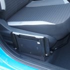 Tabla de transferencia plegada en coche azul