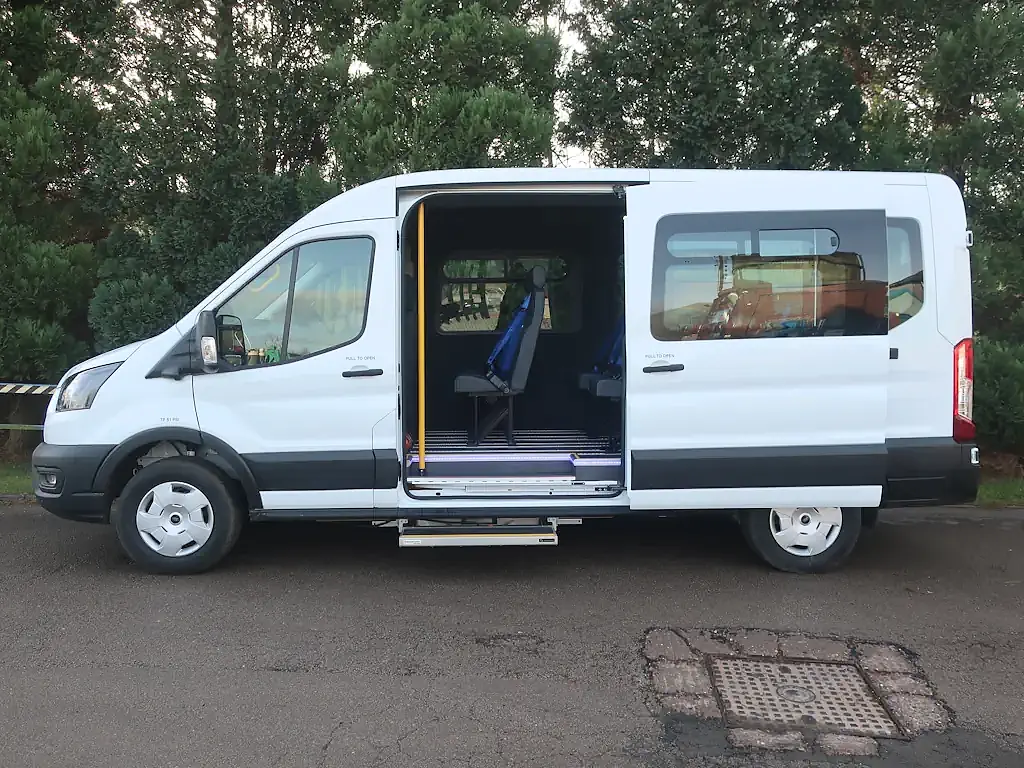 Ford E-Transit Kombi Accesible para empresas y obra social