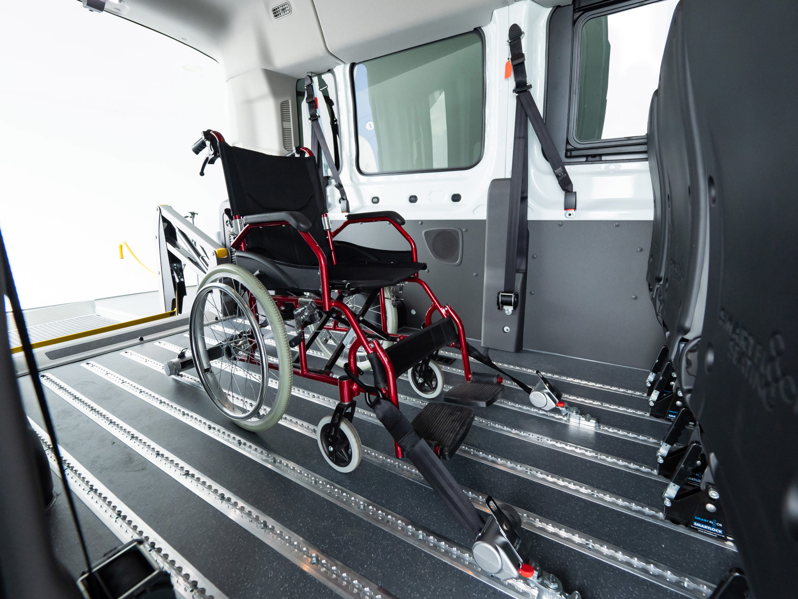 ford-e-transit-pmr-empresas-accesible (1) Ford E-Transit Adaptado para empresas y obra social