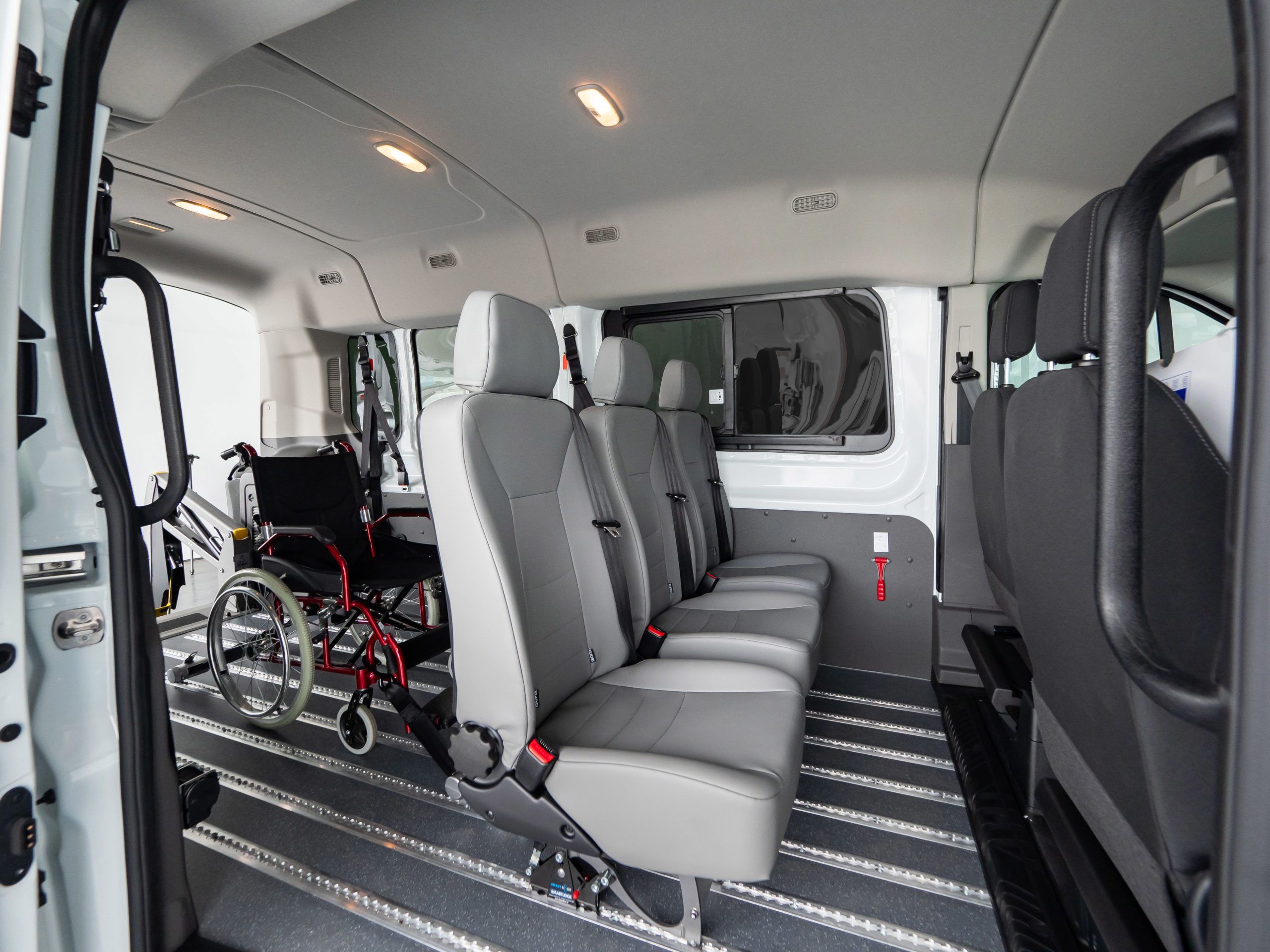 ford-e-transit-pmr-empresas-accesible (2) Ford E-Transit Adaptado para empresas y obra social