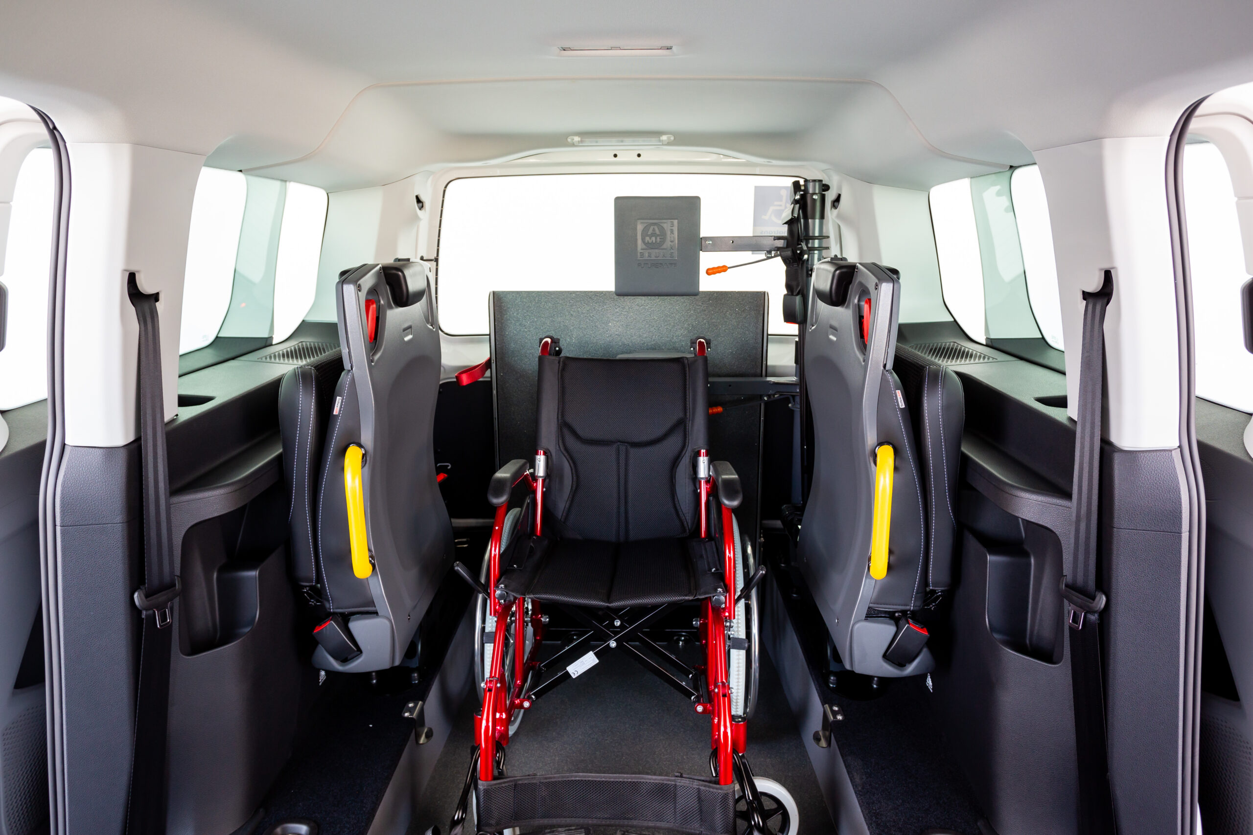 ford-grand-tourneo-phev-eurotavi-vtc-pmr-accesible (11) Ford Grand Tourneo PHEV accesible PMR para TAXI y VTC