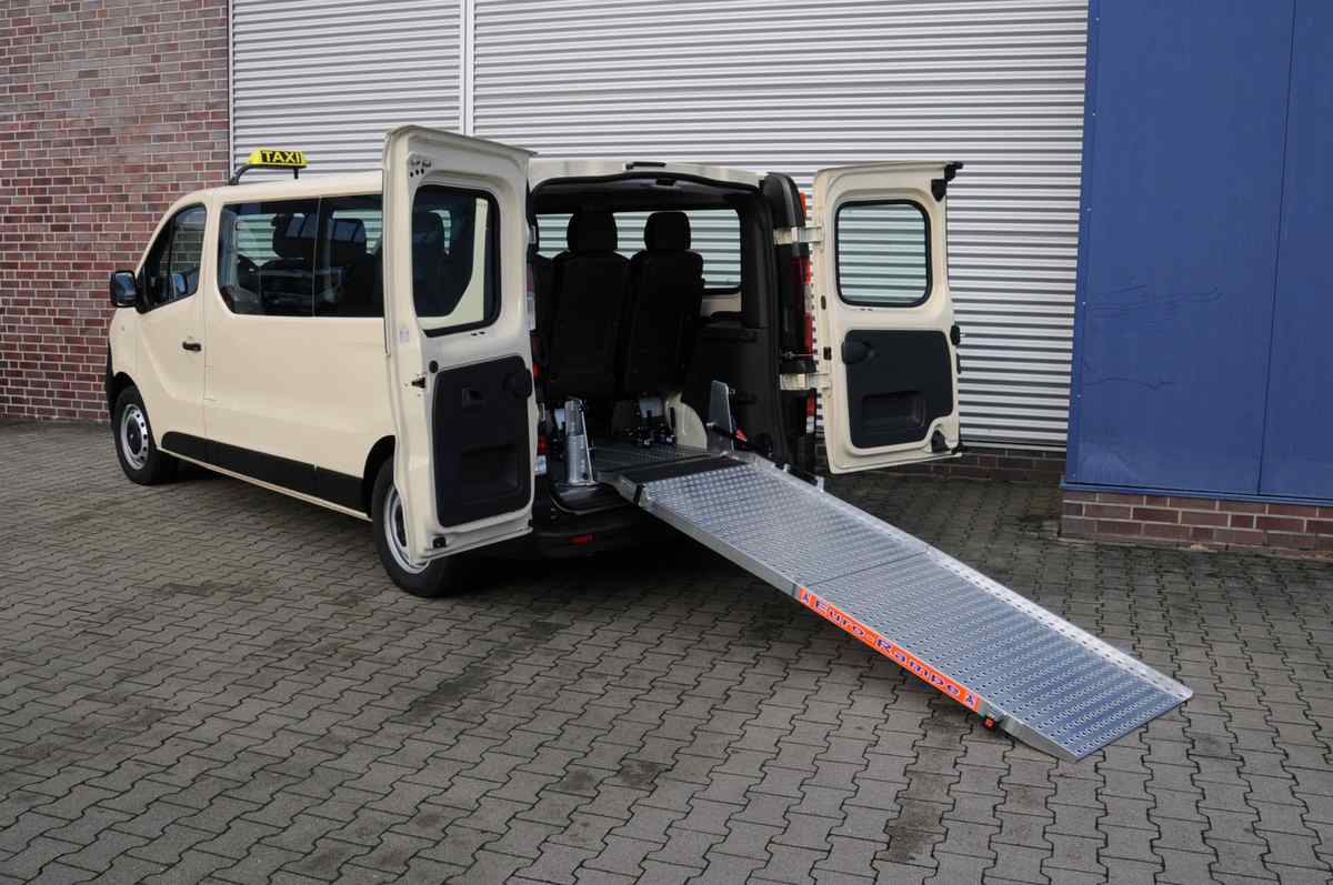 nissan-primastar-nv300-taxi-vtc-accesible-pmr (1) Nissan Primastar NV300 accesible EUROTAXI o VTC PMR