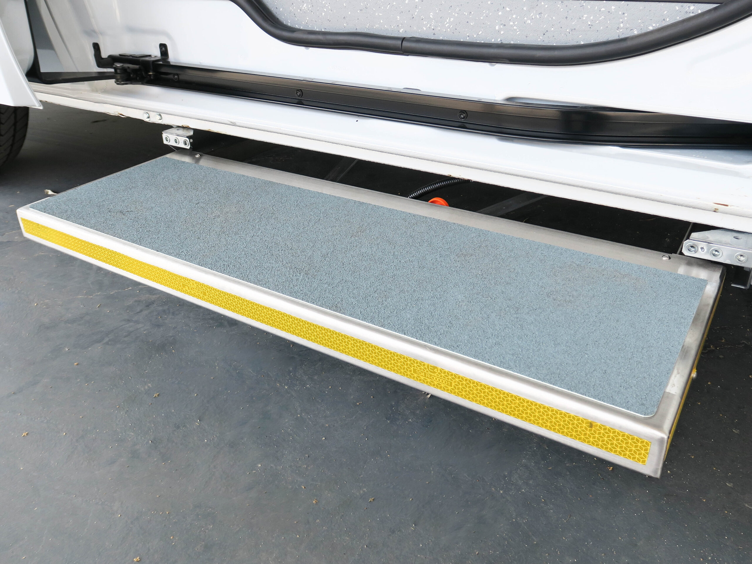 nissan-primastar-nv300-taxi-vtc-accesible-pmr (3) Nissan Primastar NV300 accesible EUROTAXI o VTC PMR