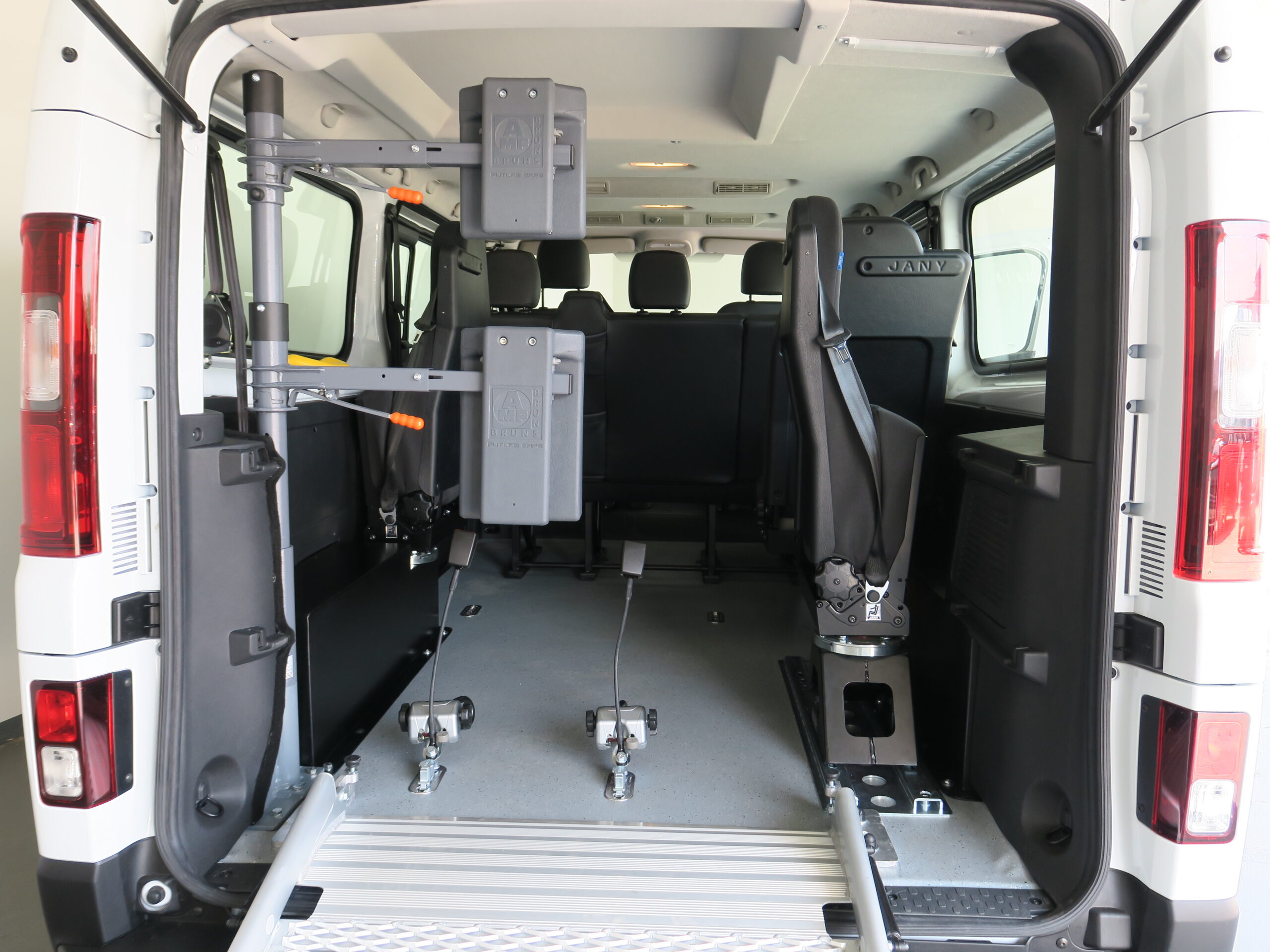 nissan-primastar-nv300-taxi-vtc-accesible-pmr (4) Nissan Primastar NV300 accesible EUROTAXI o VTC PMR