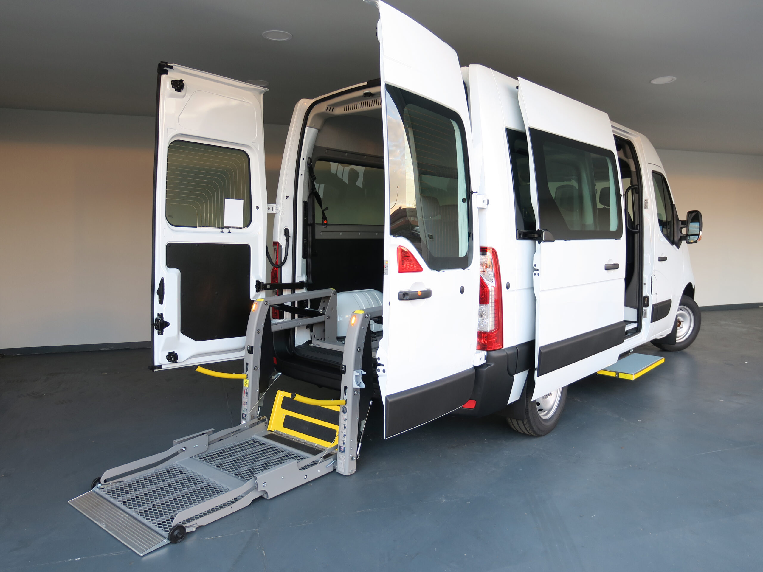 opel-movano-accesible-pmr (6) Opel Movano Accesible PMR con Smartfloor y elevadora para empresa