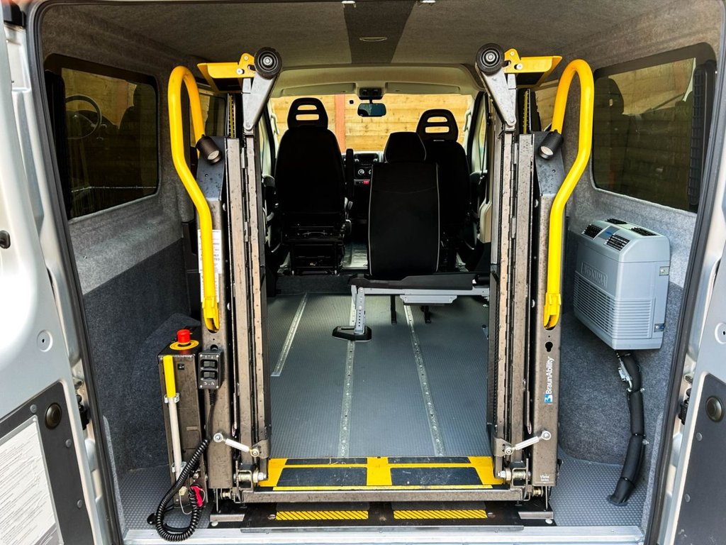 peugeot-boxer-kombi-adaptado-pmr (1) Peugeot Boxer Kombi Accesible PMR para empresas y obra social