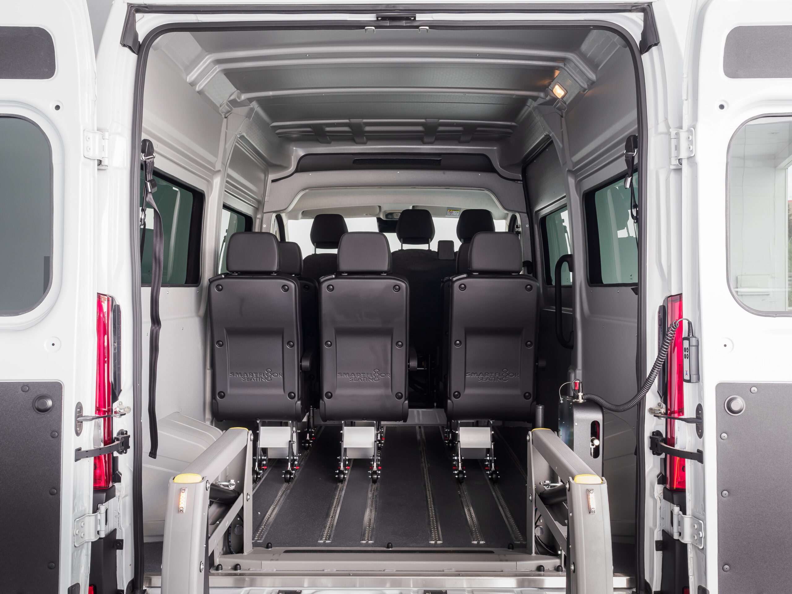 peugeot-boxer-kombi-adaptado-pmr (8) Peugeot Boxer Kombi Accesible PMR para empresas y obra social