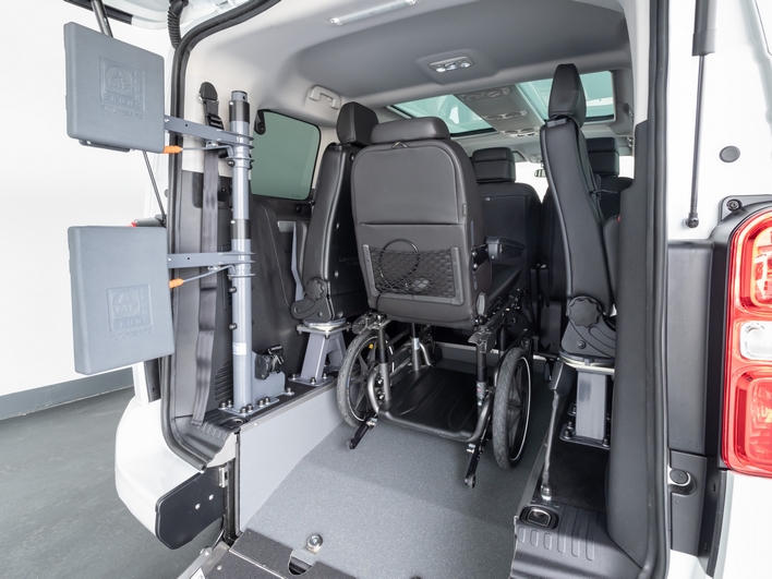 OLYMPUS DIGITAL CAMERA Peugeot e-Traveller accesible PMR para TAXI/VTC