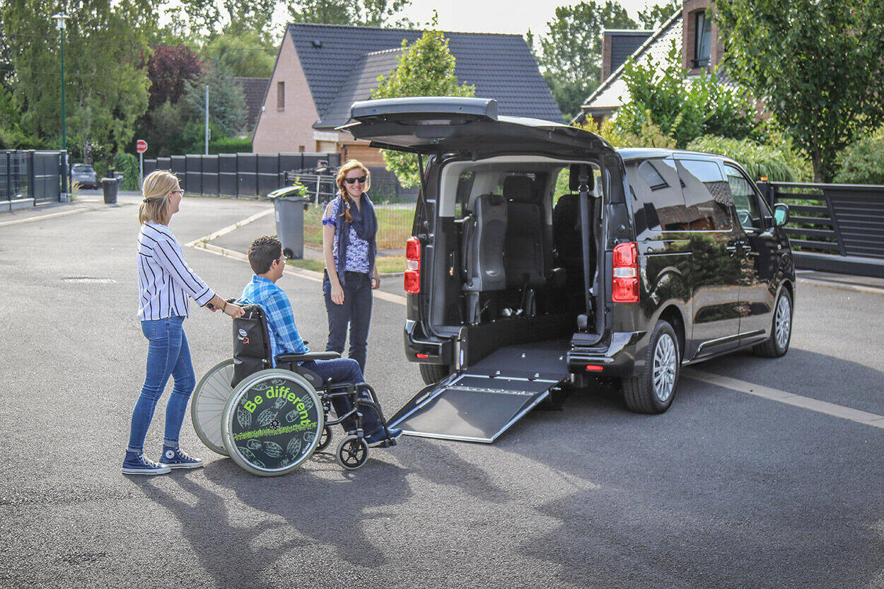 peugeot-traveller-accesible-pmr-taxi-vtc (7) Peugeot Traveller accesible PMR para TAXI y VTC