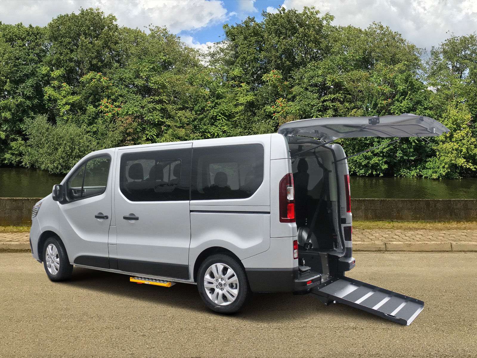 renault-trafic-pmr-taxi-vtc-rampa-manual (1) Renault Trafic adaptado PMR a TAXI - VTC con rampa manual