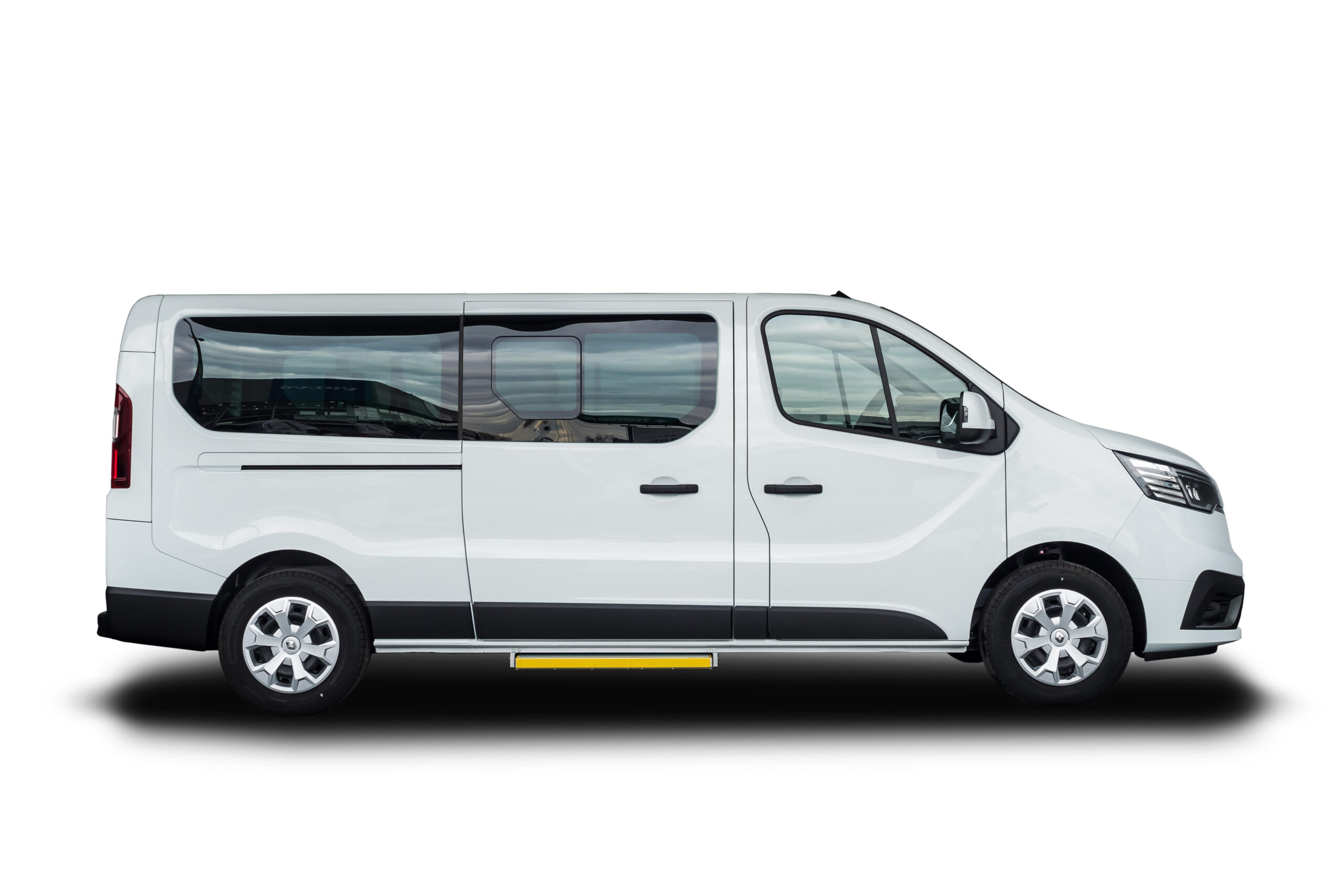 renault-trafic-pmr-taxi-vtc-rampa-manual (10) Renault Trafic adaptado PMR a TAXI - VTC con rampa manual