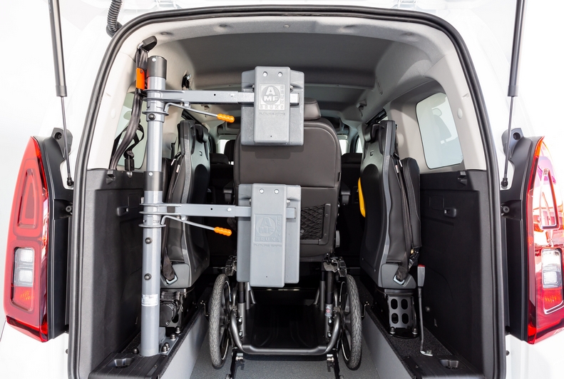 Toyota Proace City Larga Adaptada para TAXI / VTC PMR