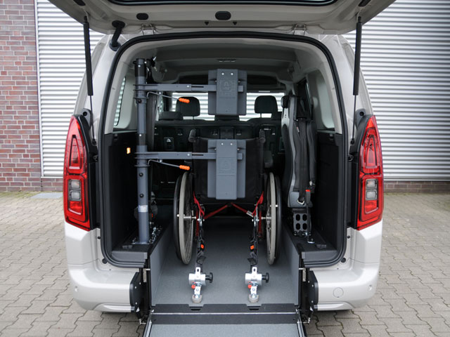 Toyota Proace City Larga Adaptada para TAXI / VTC PMR