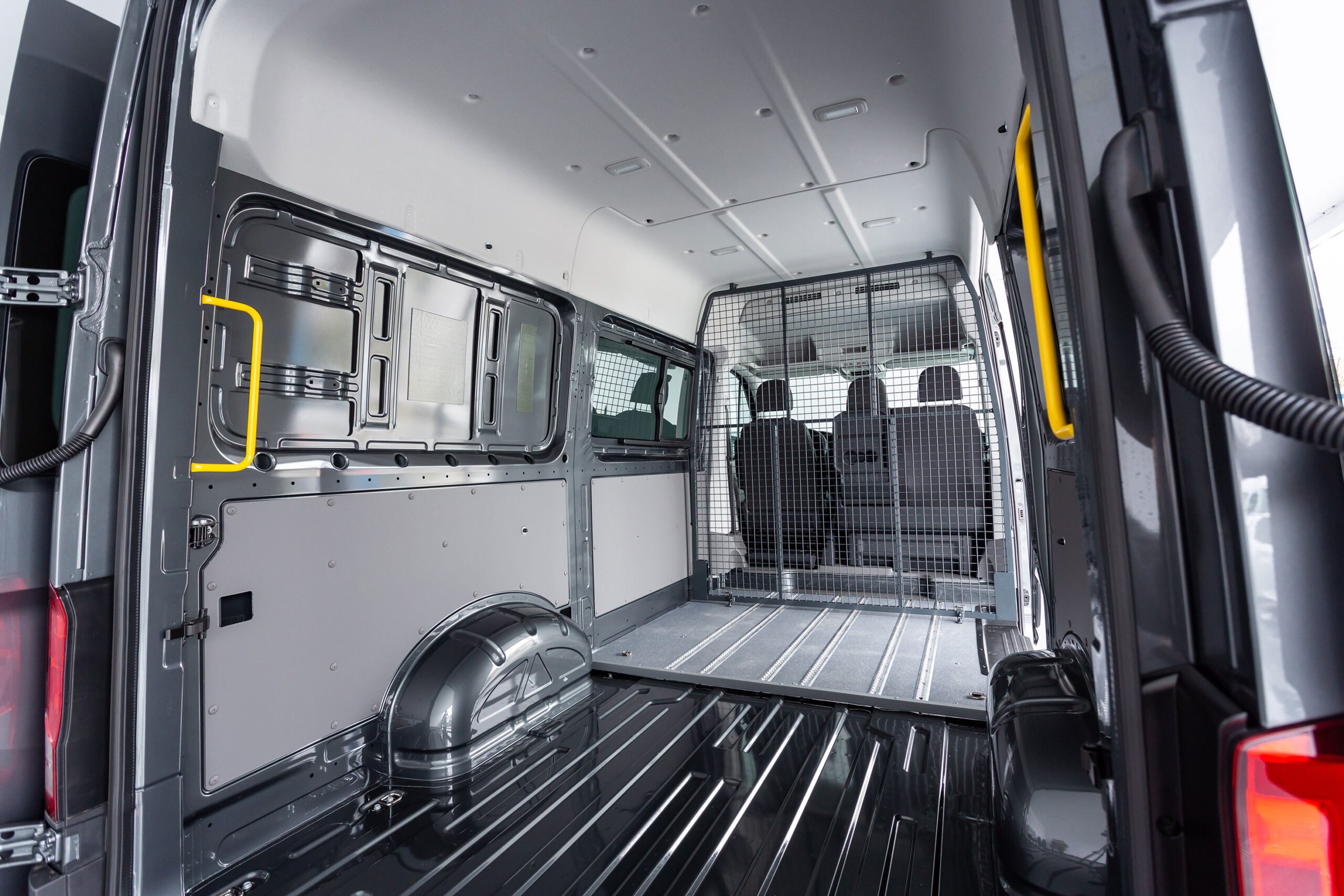 vw-crafter-mixta-rejilla-accesible (7) Volkswagen Crafter Mixta con Rejilla Accesible PMR para Obra Social y empresas